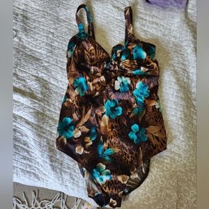 Size 20W vintage Delta Burke collection leopard and floral bathing suit